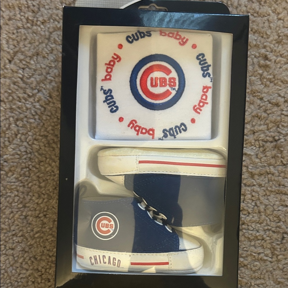 Cubs Baby Bib & Pre-walker set